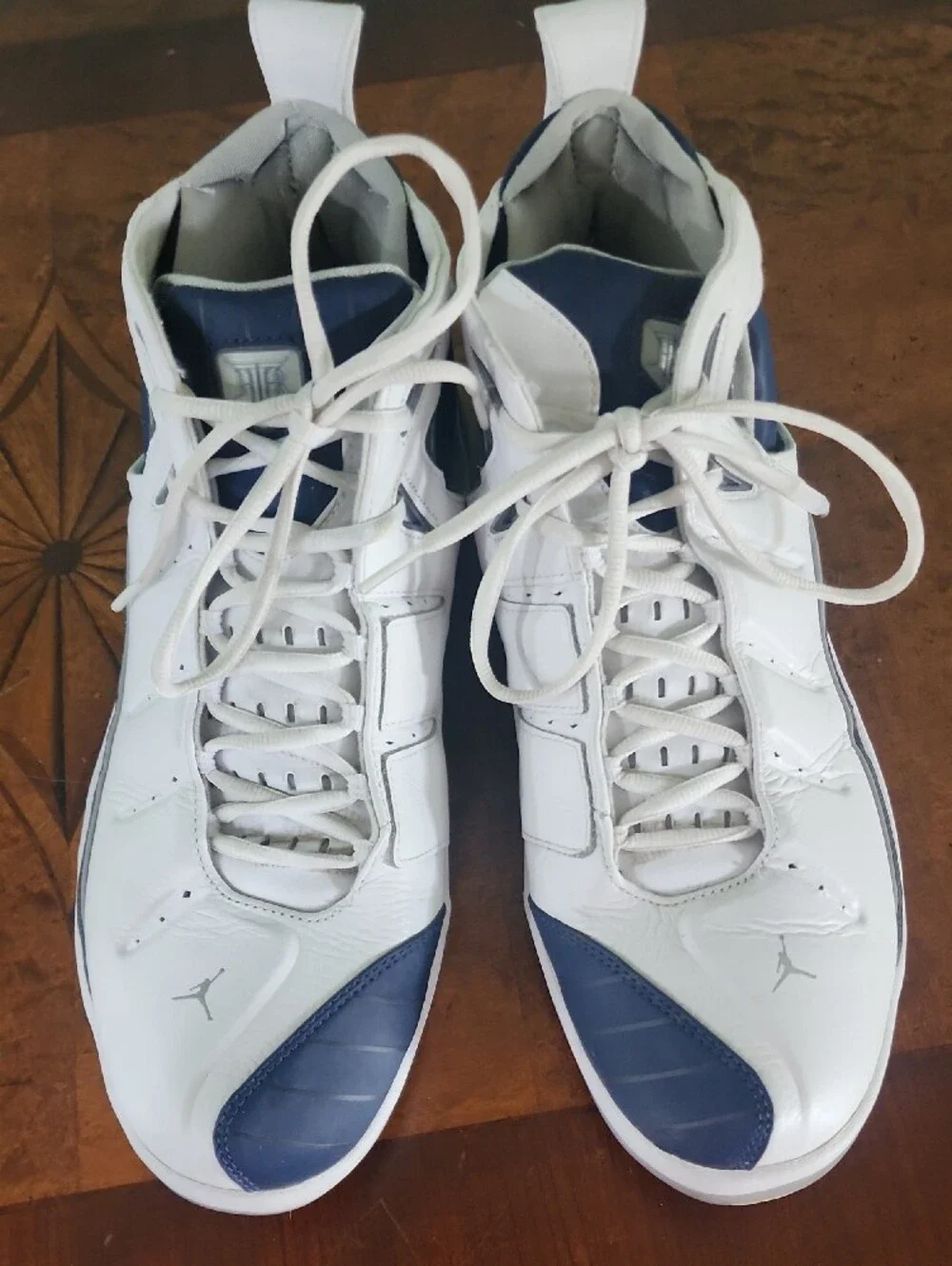 Jordan Jumpman Jeter Clutch Men’s White & Navy High-Top Basketball Sneakers